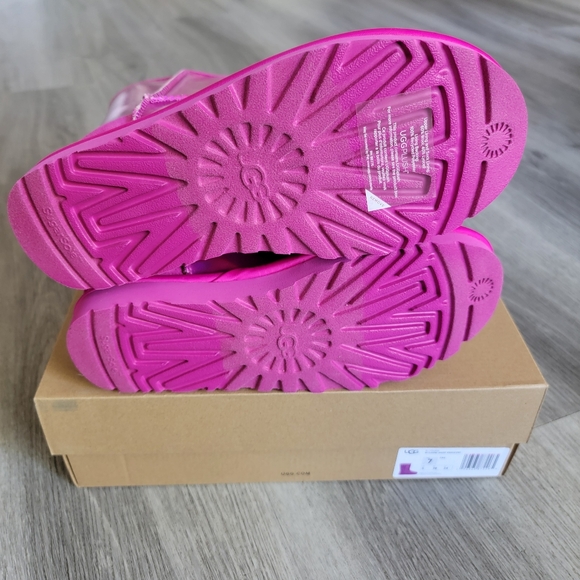 UGG Classic Short Iridescent Boot - Picture 9 of 9